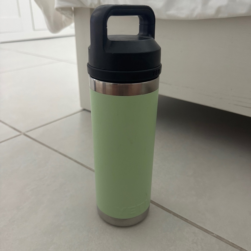 18 oz key lime yeti water bottle